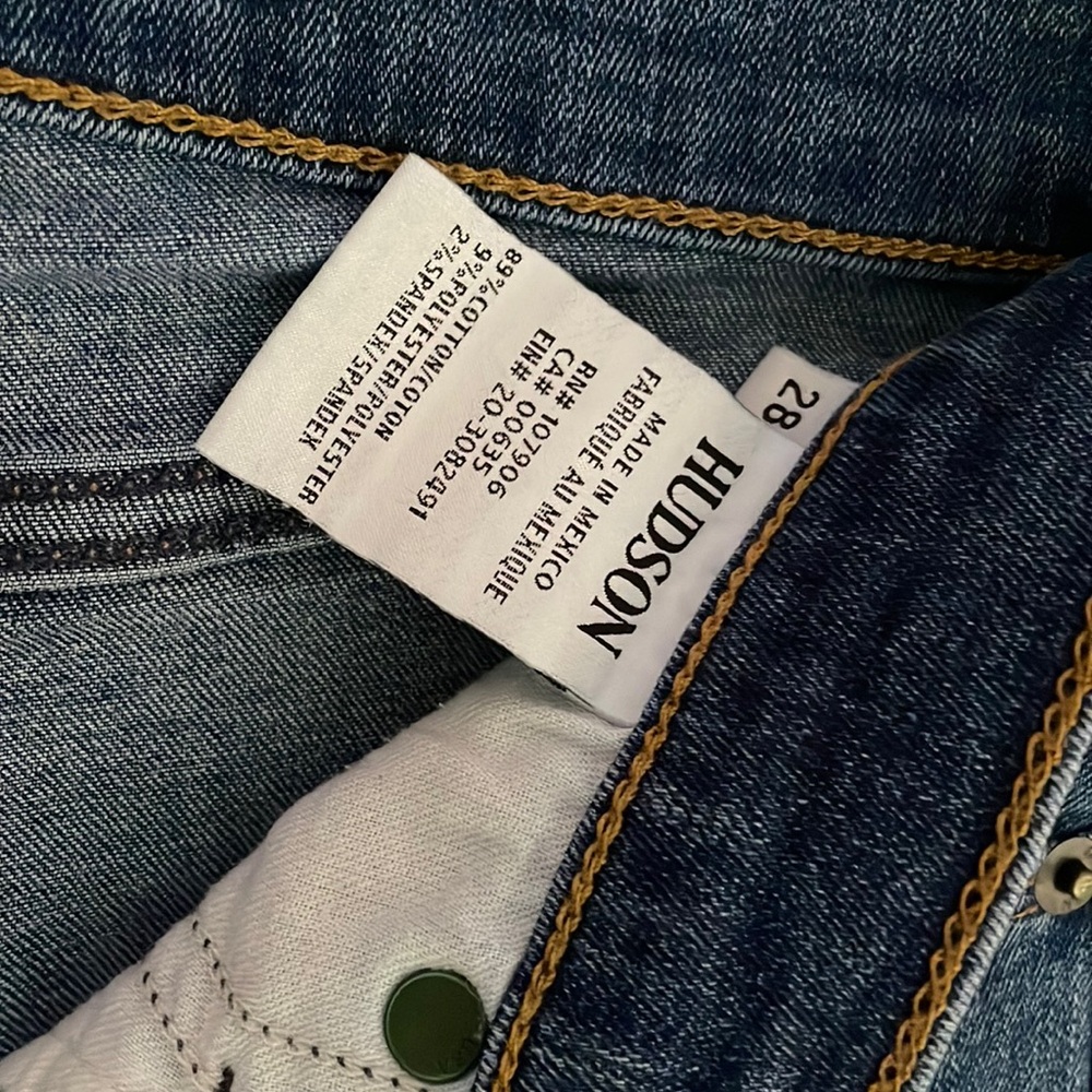Women’s Hudson Jeans Size 28. Medium rise.
